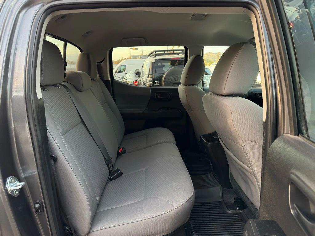 صورة مصغرة 22 لـ 2023 Toyota TACOMA SR