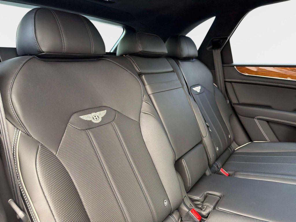 صورة مصغرة 29 لـ 2022 Bentley BENTAYGA V8