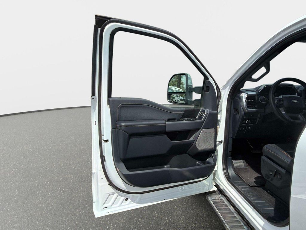 2025 FORD F-150 LARIAT thumbnail 36