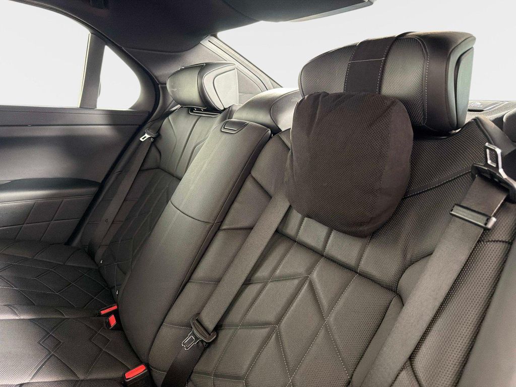 صورة 34 لـ 2023 BMW 760 I XDRIVE
