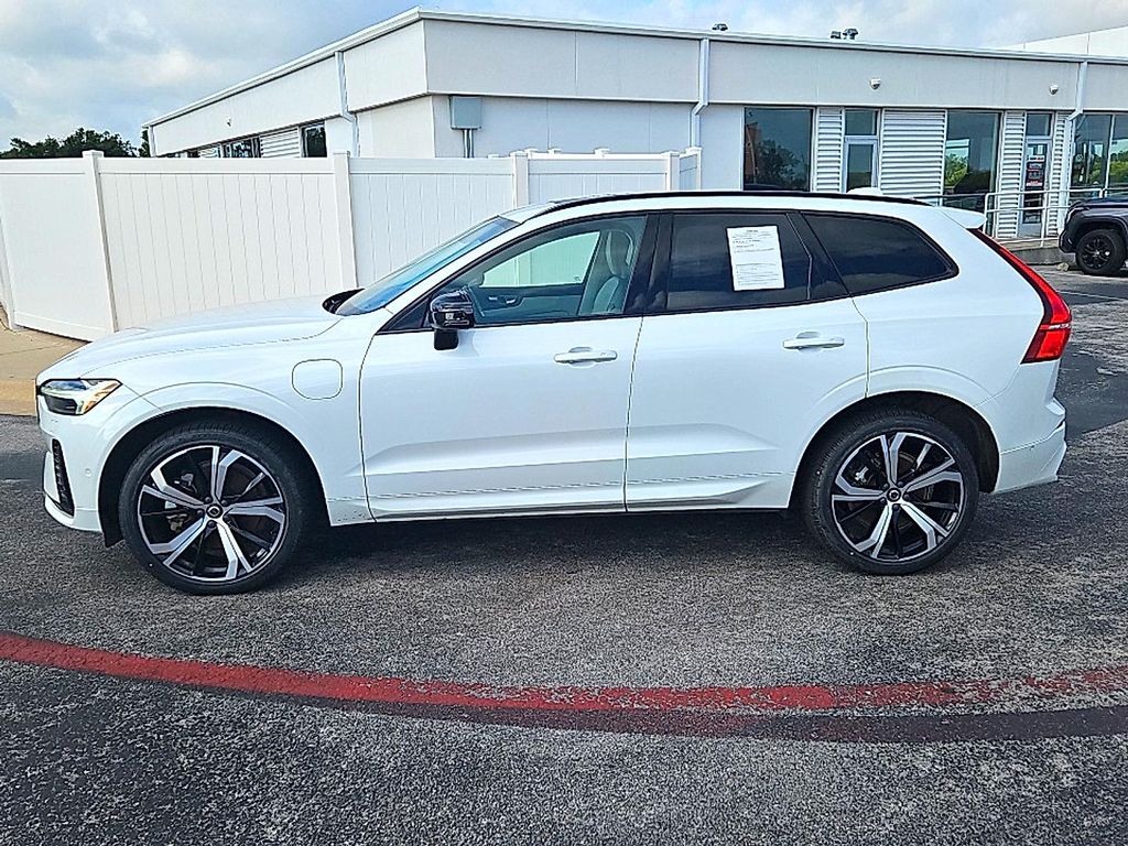 2024 Volvo XC60 RECHARGE PLUG-IN HYBRID T8 ULTIMATE DARK THEM — фото 3