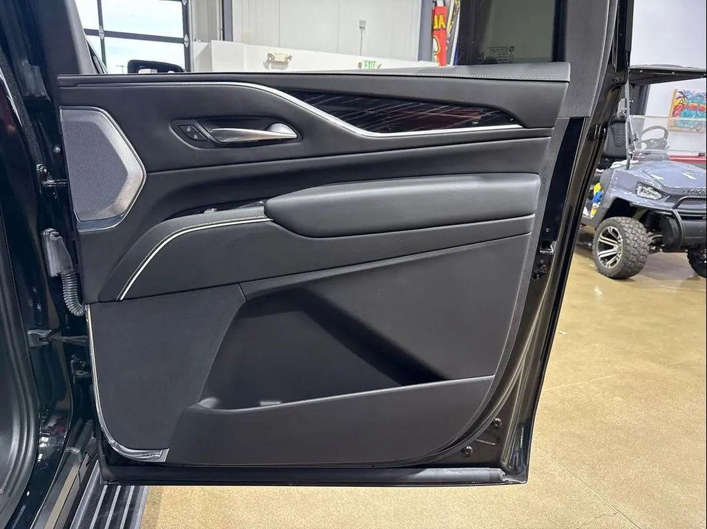 صورة مصغرة 85 لـ 2023 Cadillac ESCALADE ESV V-SERIES