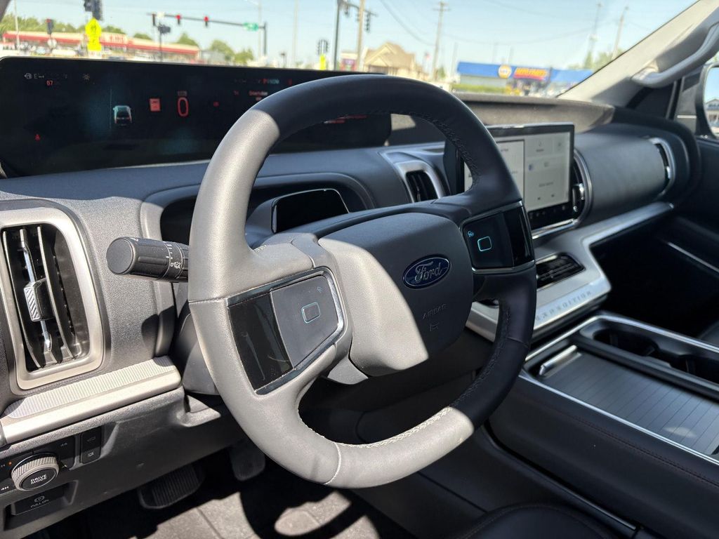 صورة 7 لـ 2025 FORD EXPEDITION ACTIVE