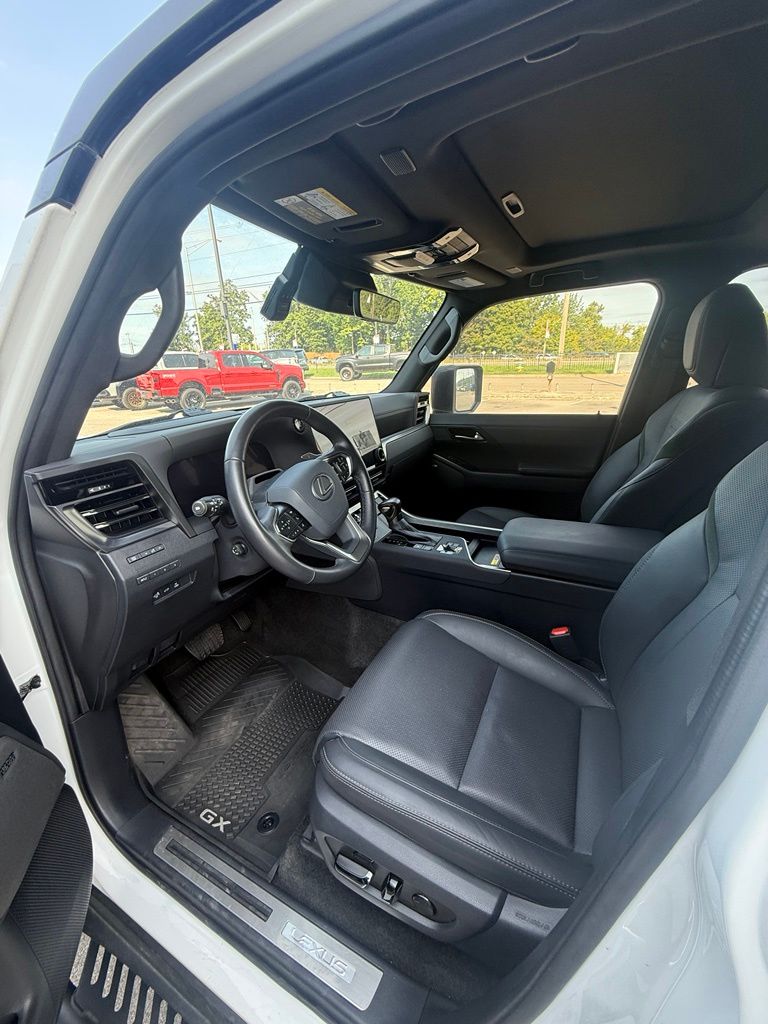صورة 8 لـ 2024 Lexus GX 550 OVERTRAIL+