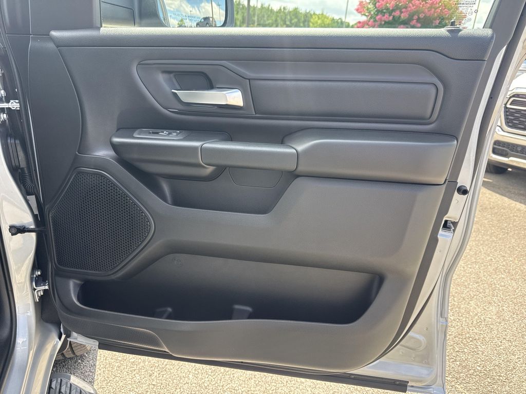 صورة مصغرة 14 لـ 2026 RAM 1500 EXPRESS