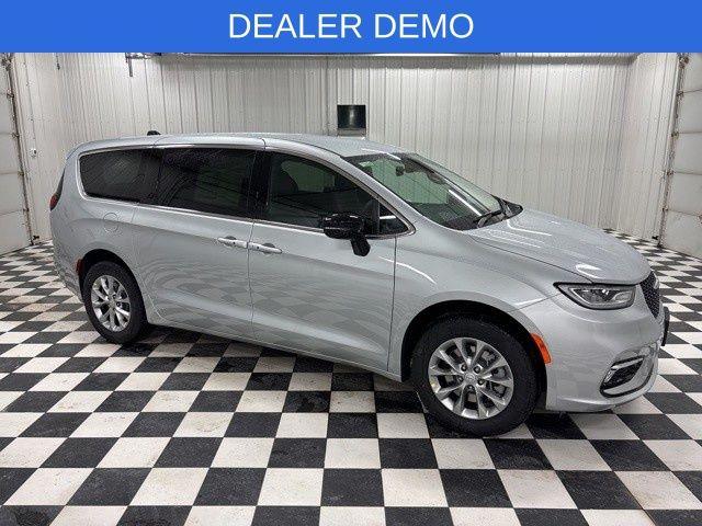New 2026 Chrysler Pacifica Select