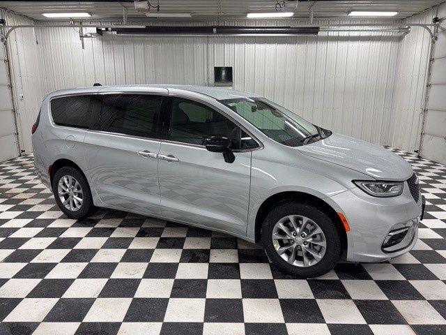 New 2026 Chrysler Pacifica Select