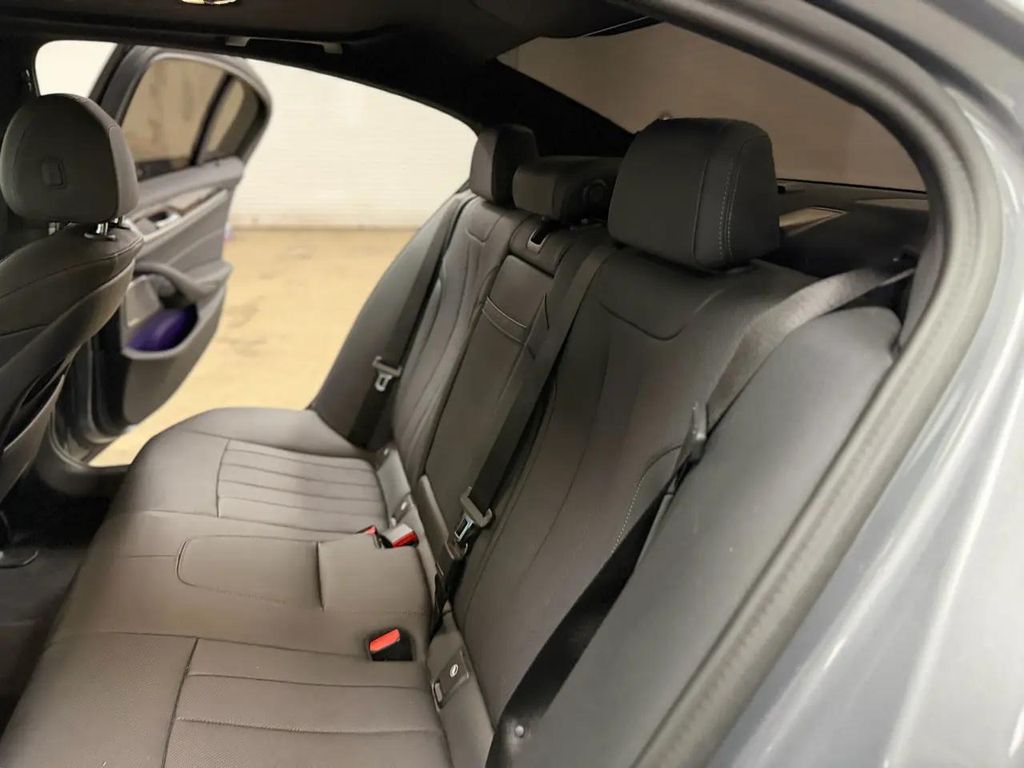 صورة مصغرة 40 لـ 2023 BMW 540 I XDRIVE