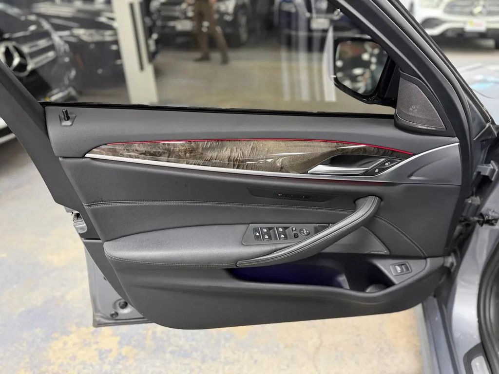 صورة مصغرة 11 لـ 2023 BMW 540 I XDRIVE