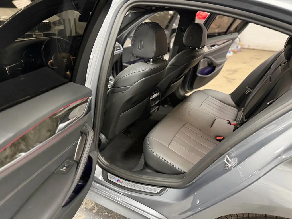 صورة مصغرة 39 لـ 2023 BMW 540 I XDRIVE