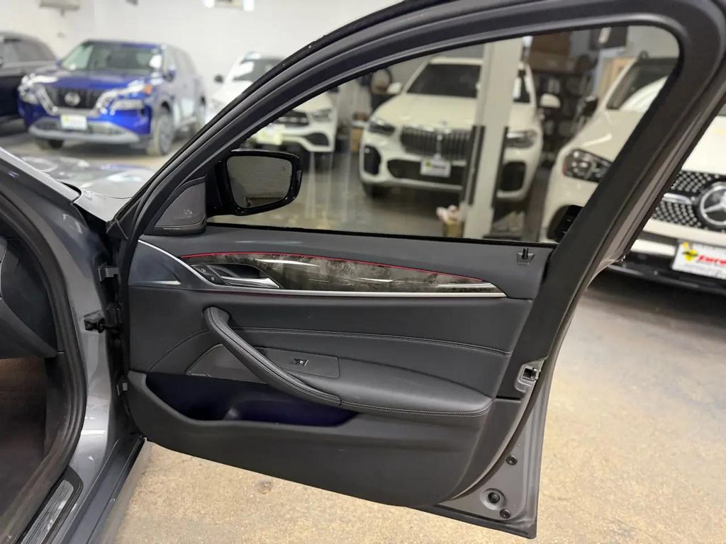 صورة مصغرة 27 لـ 2023 BMW 540 I XDRIVE