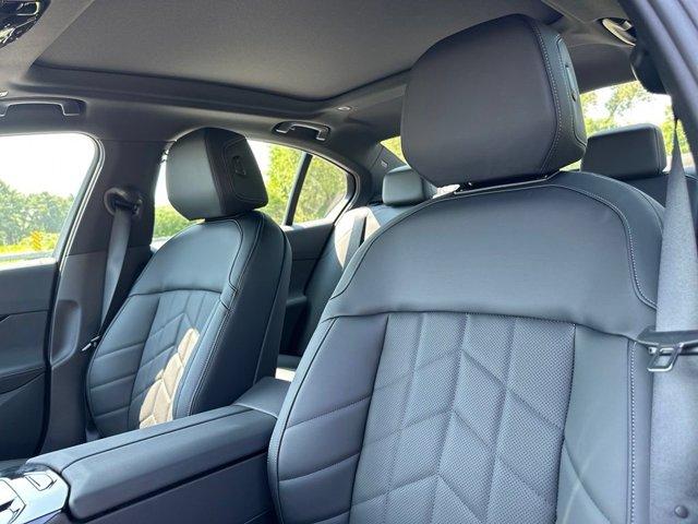 صورة مصغرة 14 لـ 2027 BMW 550E 550E XDRIVE
