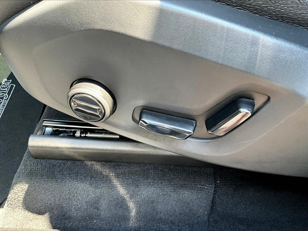 صورة مصغرة 38 لـ 2025 Volvo XC90 PLUG-IN HYBRID T8 CORE 7-SEATER