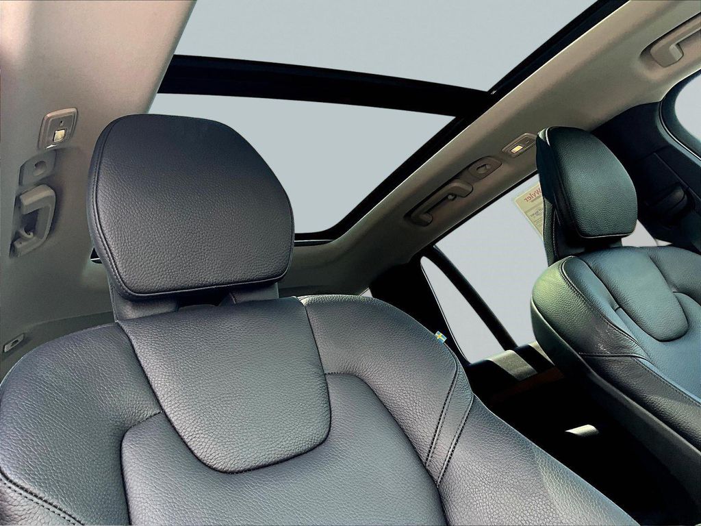 صورة مصغرة 28 لـ 2025 Volvo XC90 PLUG-IN HYBRID T8 CORE 7-SEATER