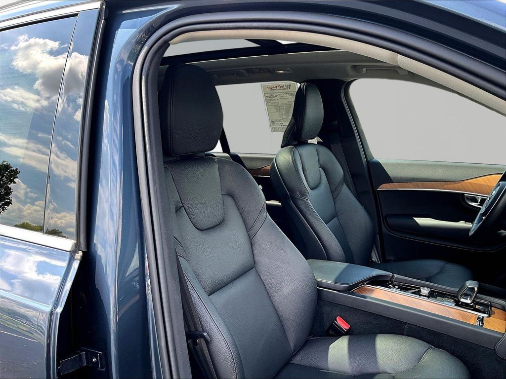 صورة مصغرة 30 لـ 2025 Volvo XC90 PLUG-IN HYBRID T8 CORE 7-SEATER