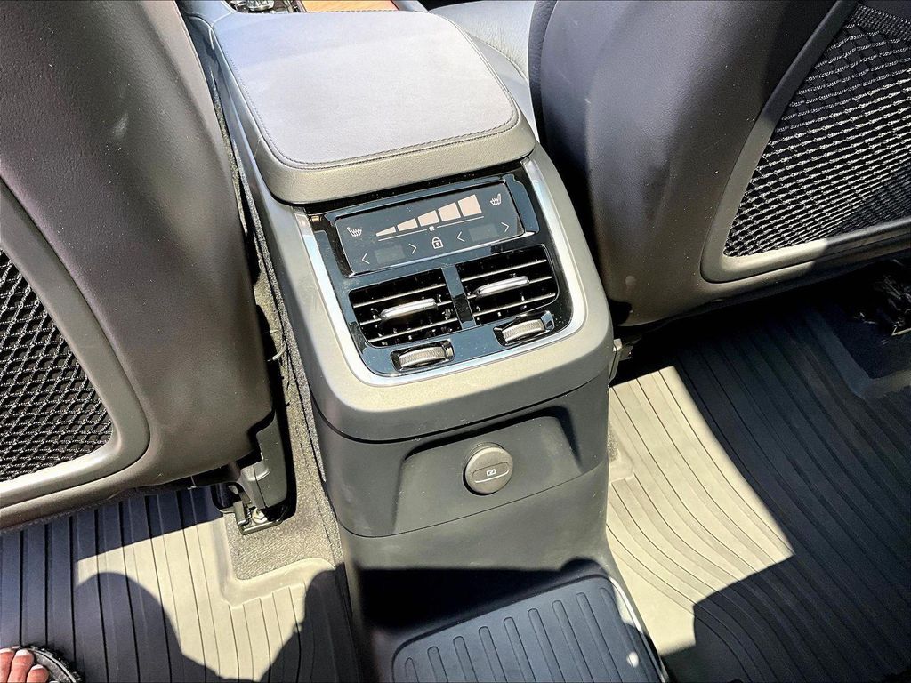 2025 Volvo XC90 PLUG-IN HYBRID T8 CORE 7-SEATER — фото 10