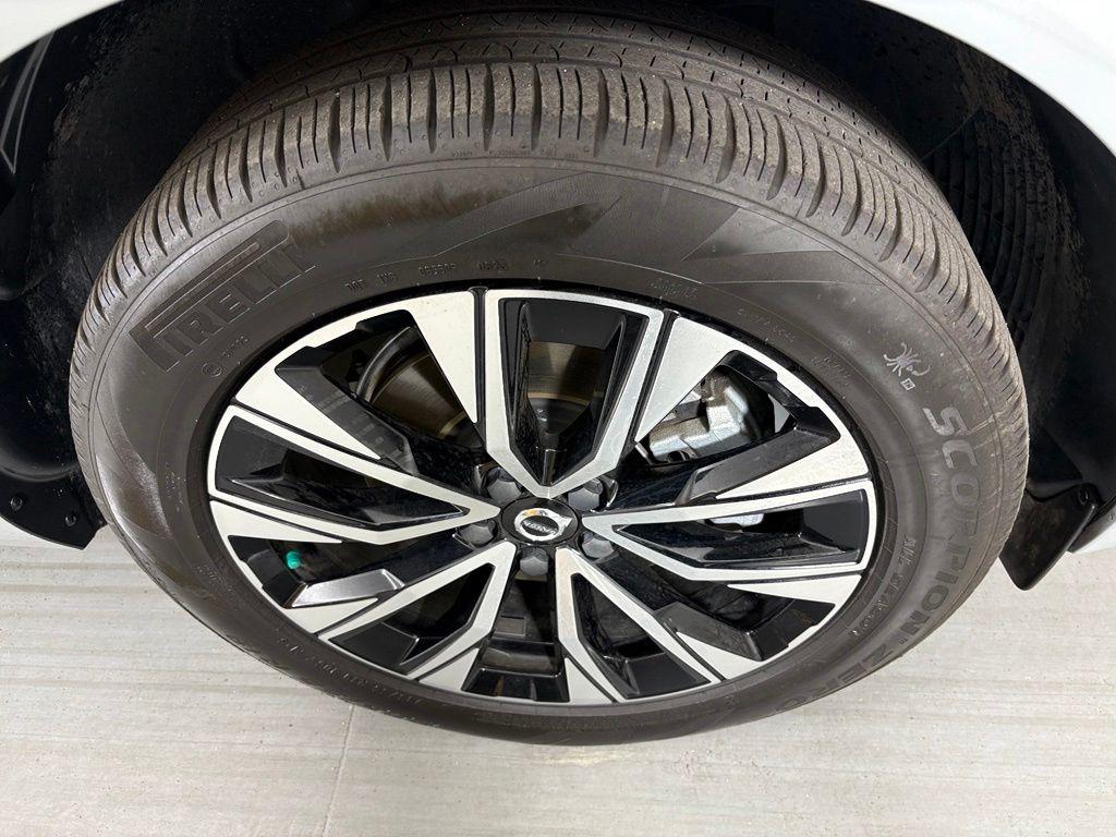صورة 10 لـ 2025 Volvo XC60 B5 CORE