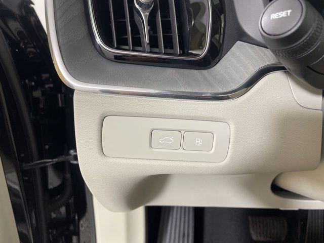 2025 Volvo XC60 PLUG-IN HYBRID T8 PLUS — фото 21