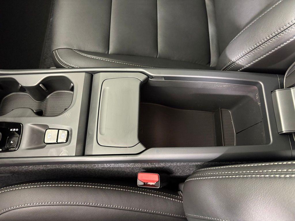 صورة مصغرة 32 لـ 2026 Volvo XC40 B5 CORE