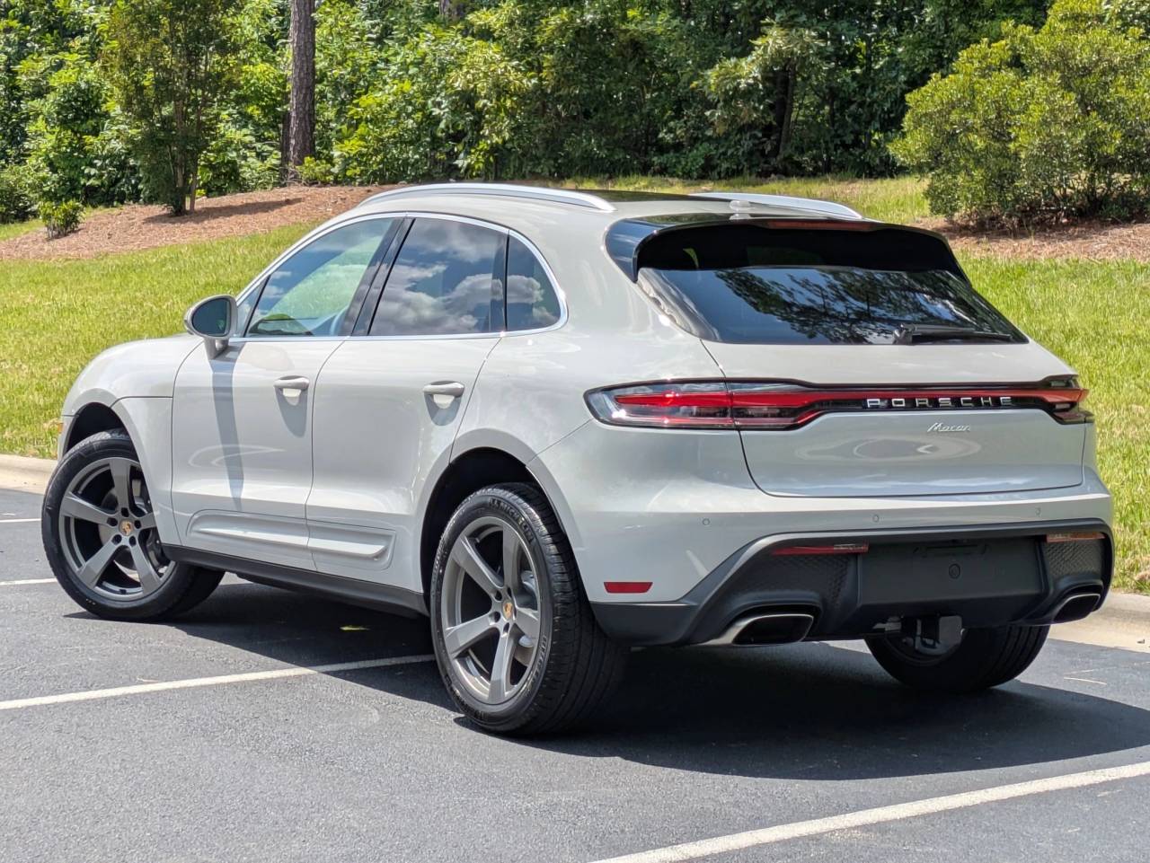 2025 Porsche MACAN — фото 3