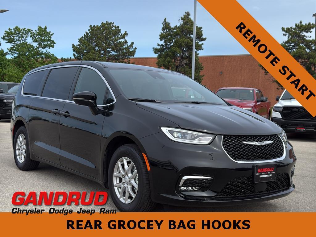 New 2026 Chrysler Pacifica Select
