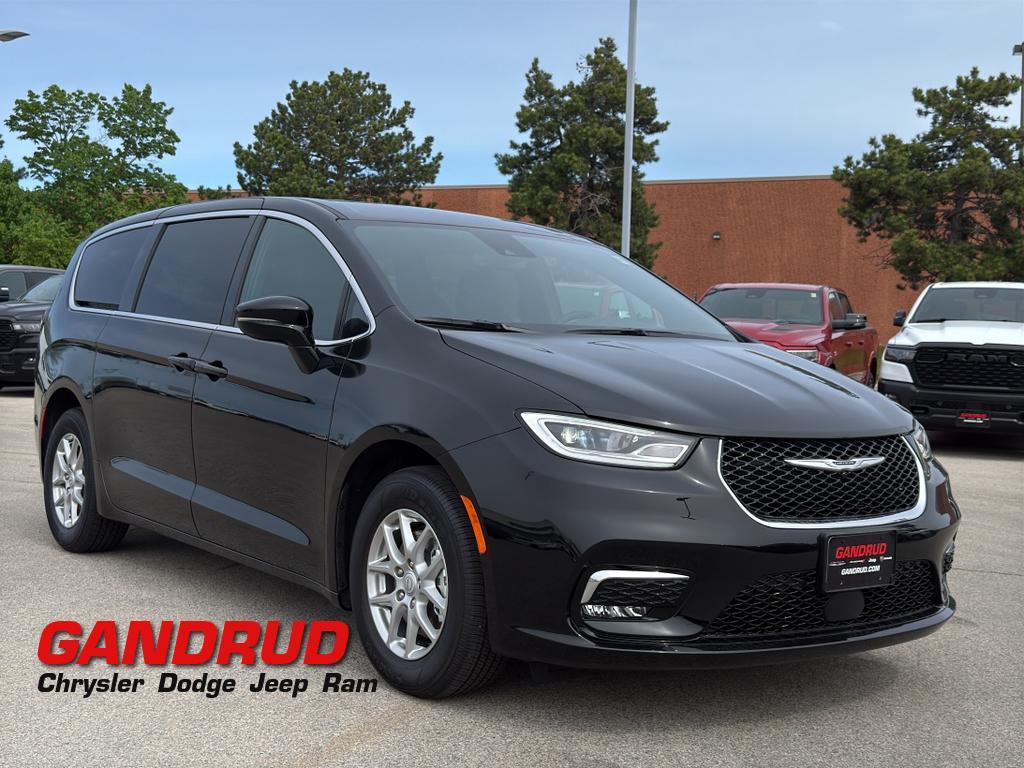 New 2026 Chrysler Pacifica Select