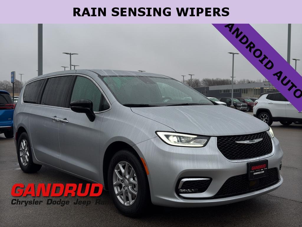 New 2026 Chrysler Pacifica Select