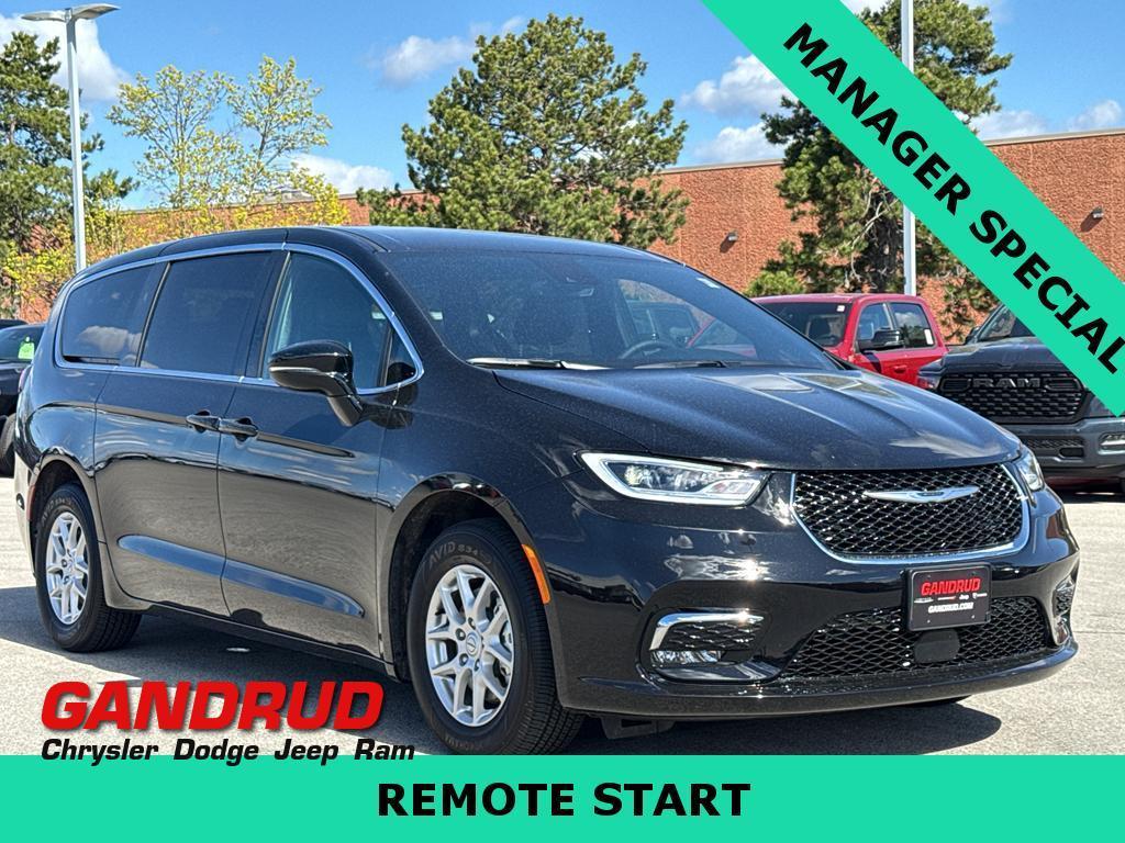 New 2026 Chrysler Pacifica Select