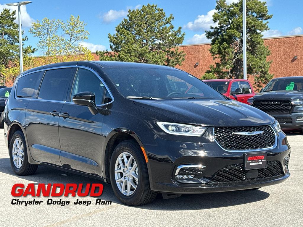 New 2026 Chrysler Pacifica Select