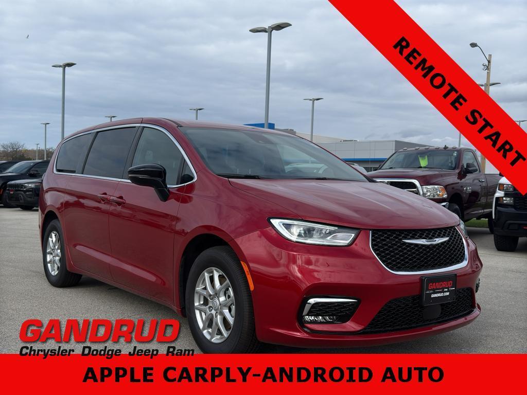 New 2026 Chrysler Pacifica Select