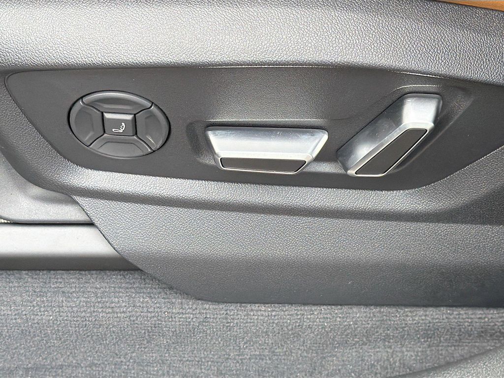 صورة مصغرة 24 لـ 2026 AUDI RS Q8 4.0T