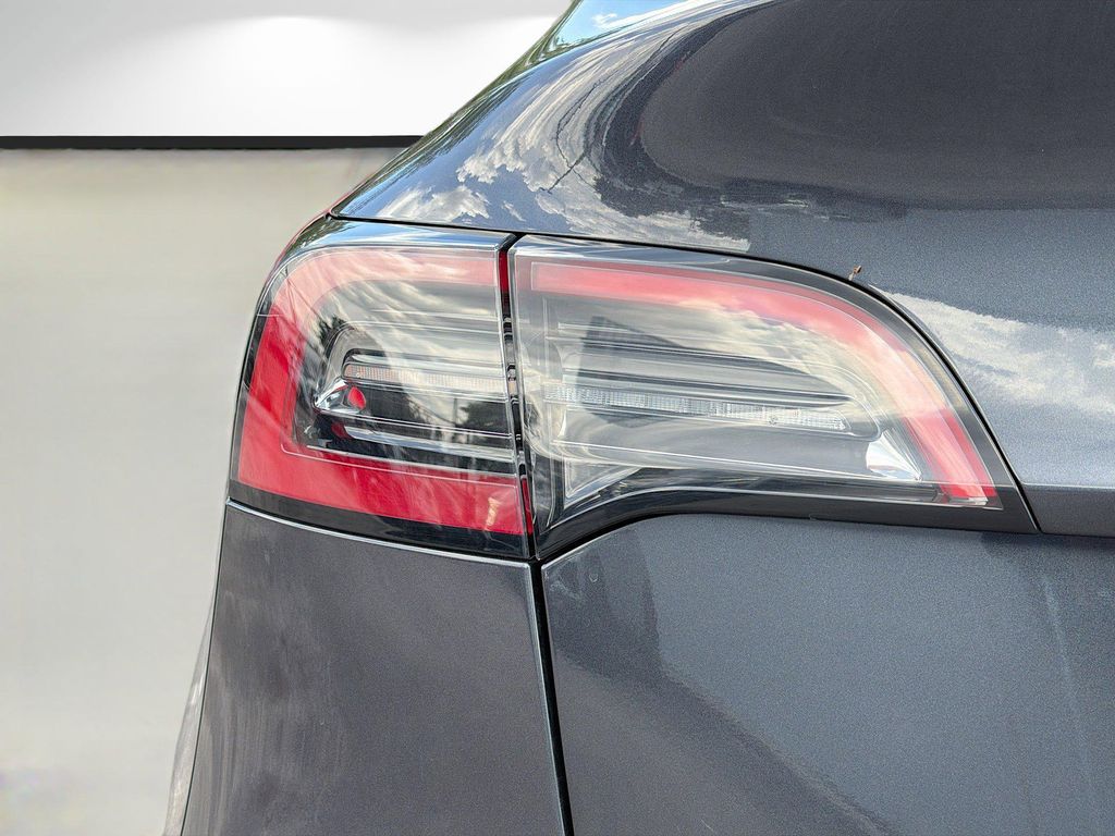 TESLA MODEL Y LONG RANGE DUAL MOTOR ALL-WHEEL DRIVE - 10