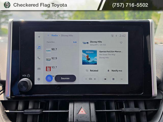 2025 Toyota RAV4 LE thumbnail 16