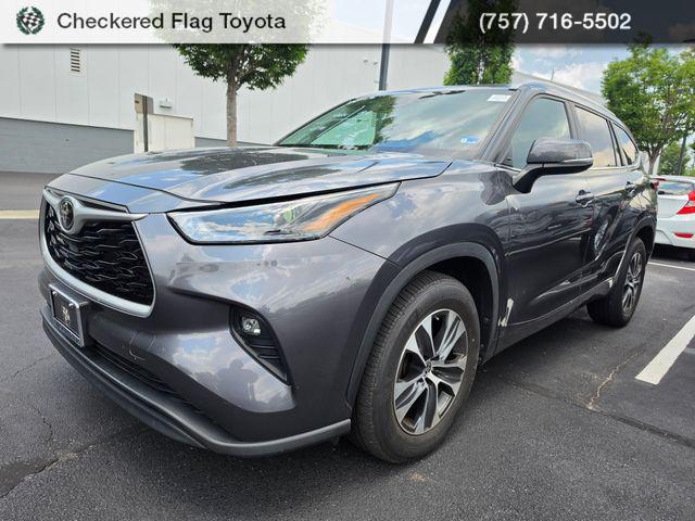 2023 TOYOTA HIGHLANDER XLE photo 1