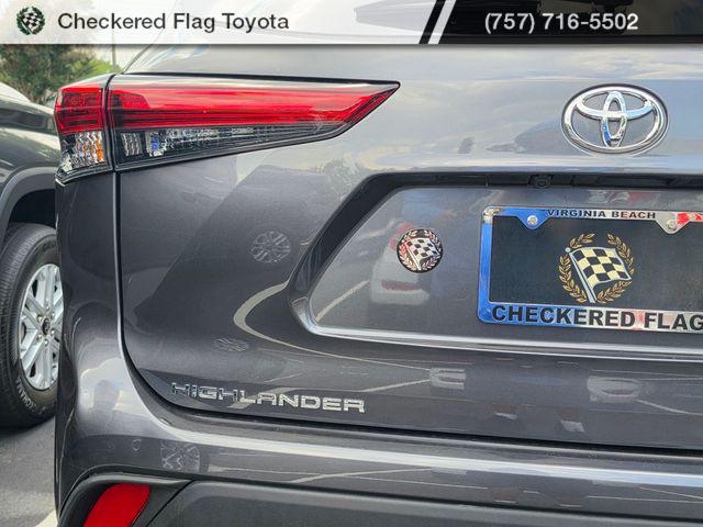 2023 TOYOTA HIGHLANDER XLE photo 7