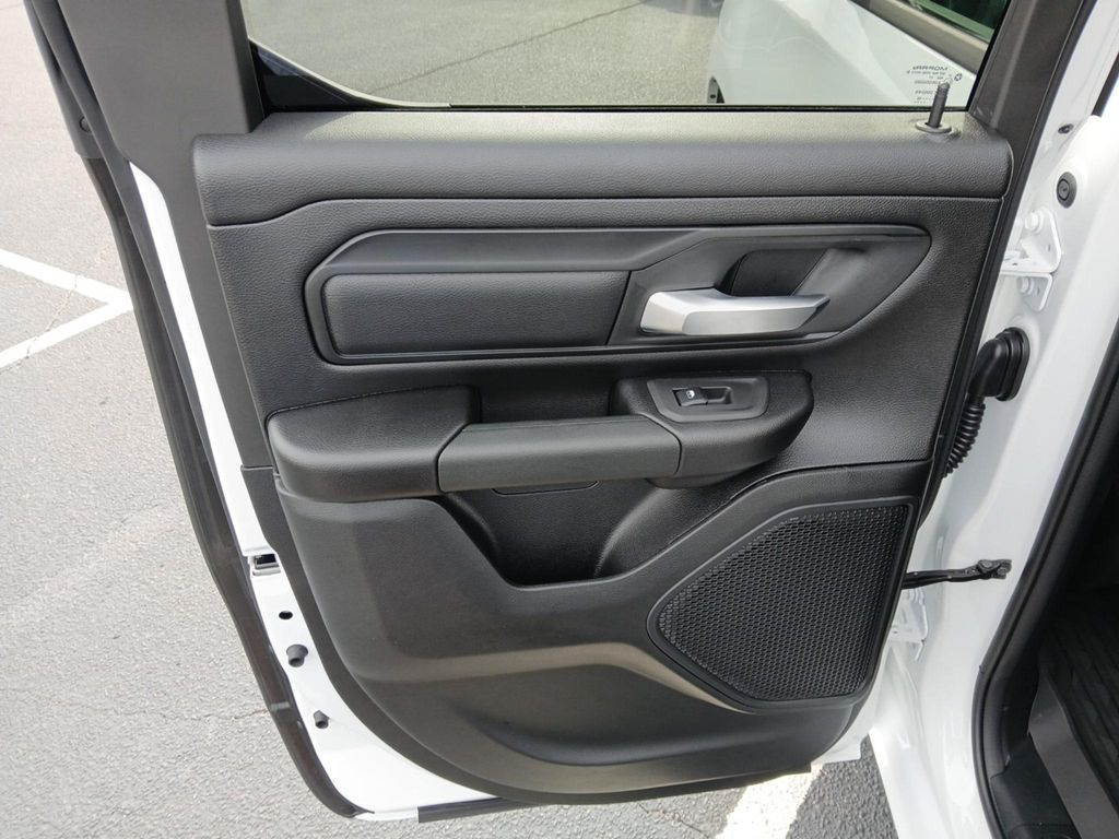 صورة مصغرة 25 لـ 2027 RAM 1500 TRADESMAN