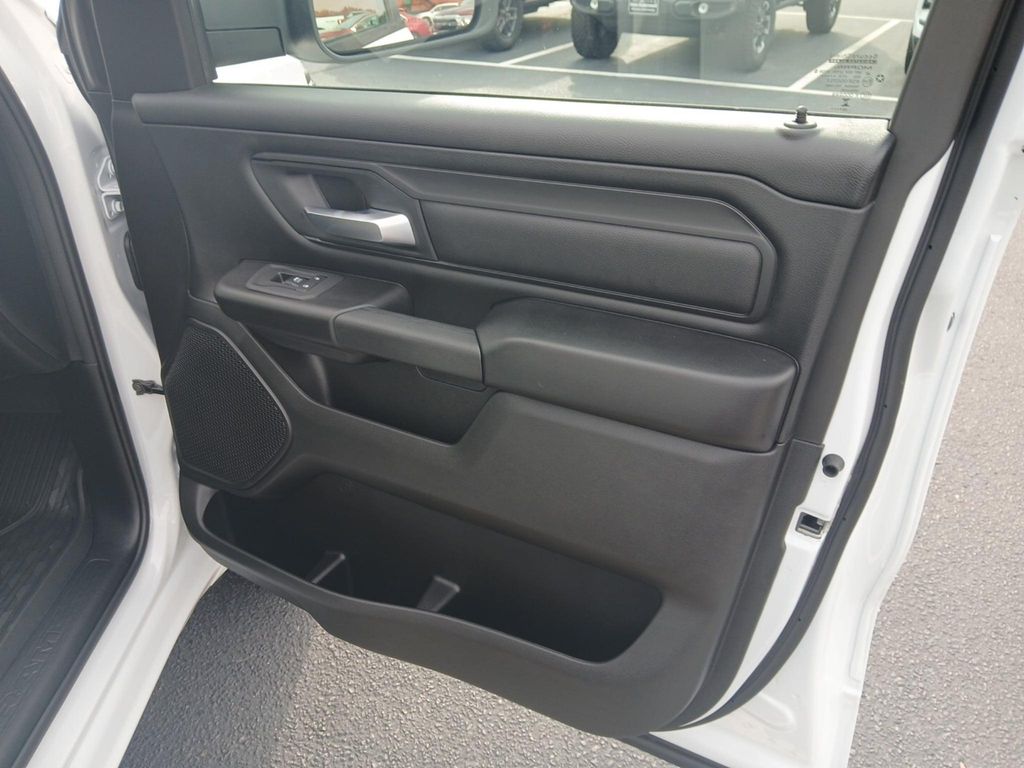 صورة مصغرة 30 لـ 2027 RAM 1500 TRADESMAN