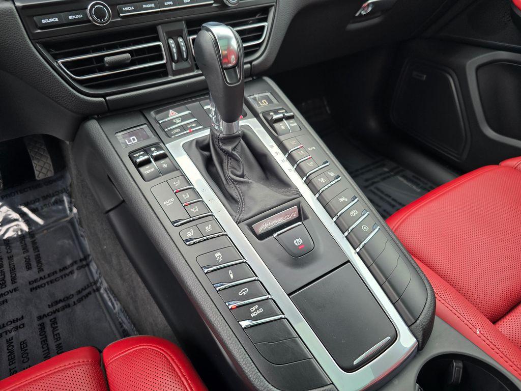 2021 Porsche MACAN GTS — миниатюра 25