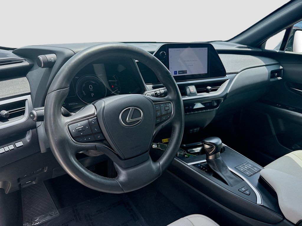 صورة 9 لـ 2023 Lexus UX 250H BASE