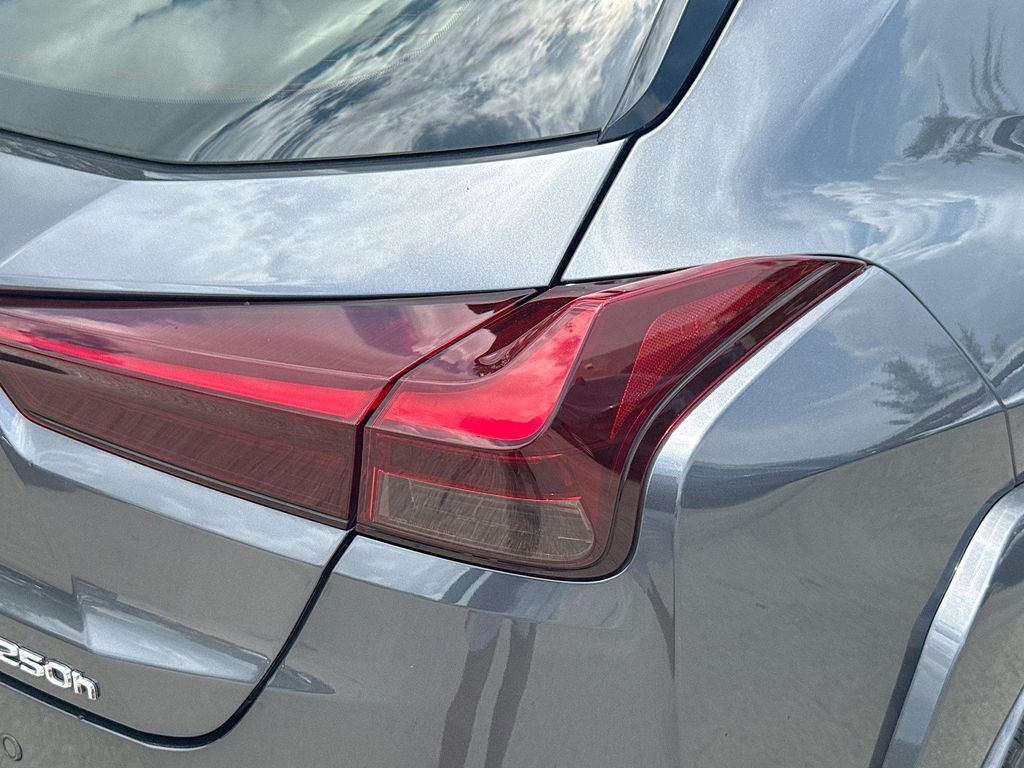 صورة مصغرة 27 لـ 2023 Lexus UX 250H BASE