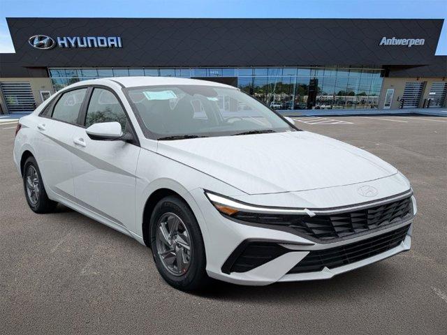 New 2026 Hyundai ELANTRA SE