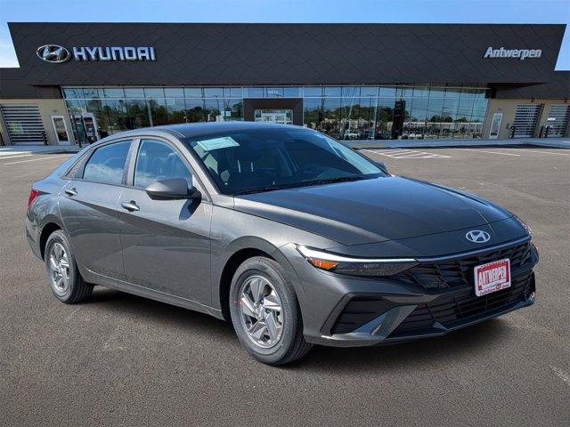 New 2026 Hyundai ELANTRA SE