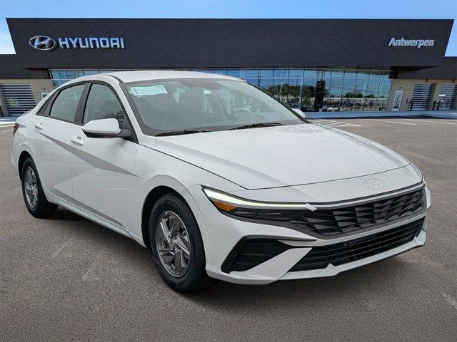 New 2026 Hyundai ELANTRA SE