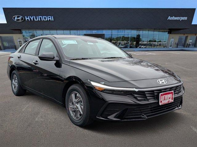 New 2026 Hyundai ELANTRA SE