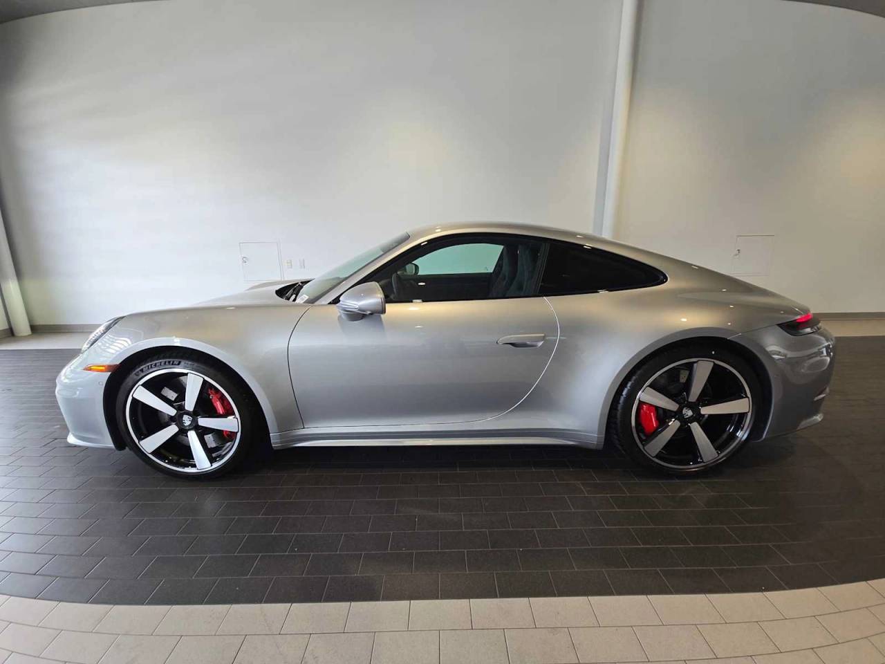 صورة 2 لـ 2025 Porsche 911