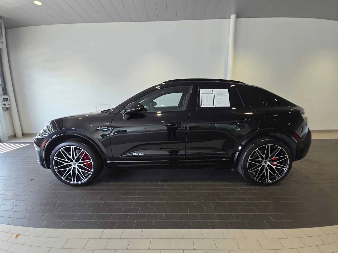 صورة 2 لـ 2025 Porsche MACAN