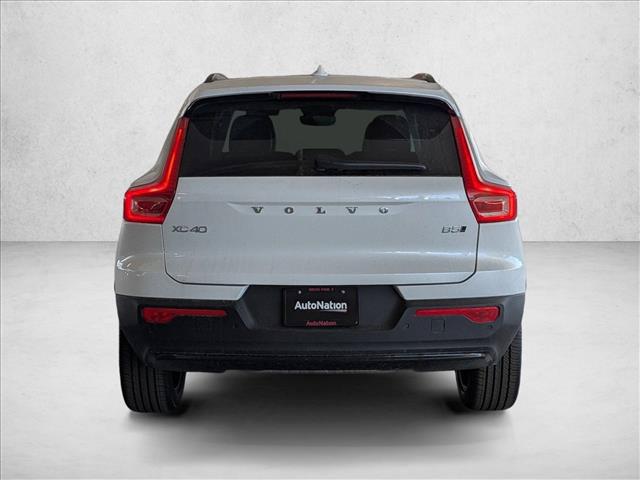 صورة 7 لـ 2026 Volvo XC40 PLUS, B5 AWD GAS (MILD HYBRID), DARK