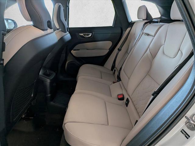 2026 Volvo XC60 PLUG-IN HYBRID PLUS, T8 AWD ELECTRIC/GASOLINE — миниатюра 17