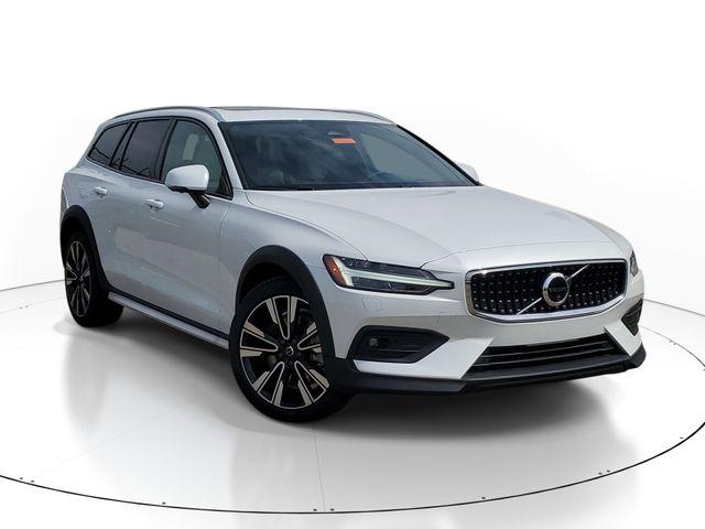 New 2026 Volvo V60 Cross Country Ultra, B5 AWD Gas (mild hybrid)