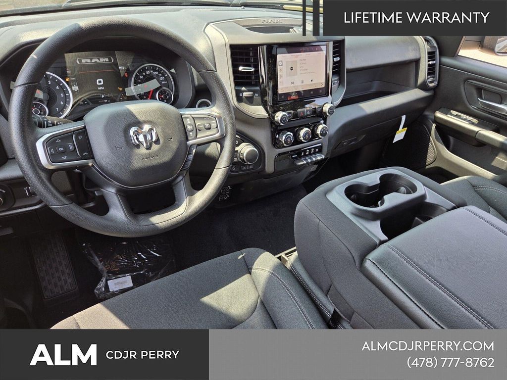 صورة مصغرة 11 لـ 2026 RAM 1500 WARLOCK CREW CAB 4X4 5'7' BOX